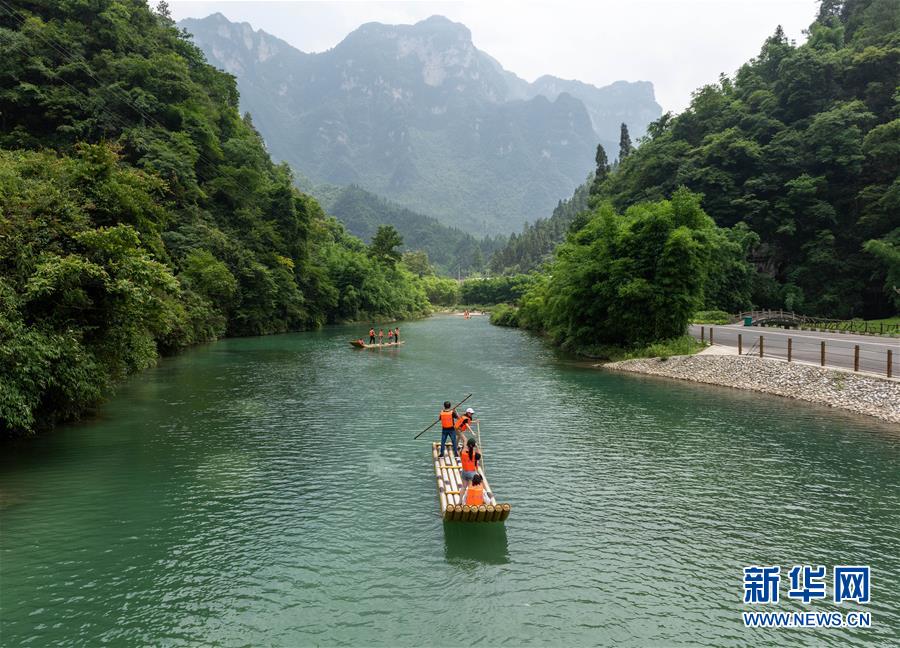 （新華全媒頭條·圖文互動）（1）線上線下消費(fèi)升溫 文旅活動邁上“云端”——端午假期透視我國經(jīng)濟(jì)高質(zhì)量發(fā)展新動力