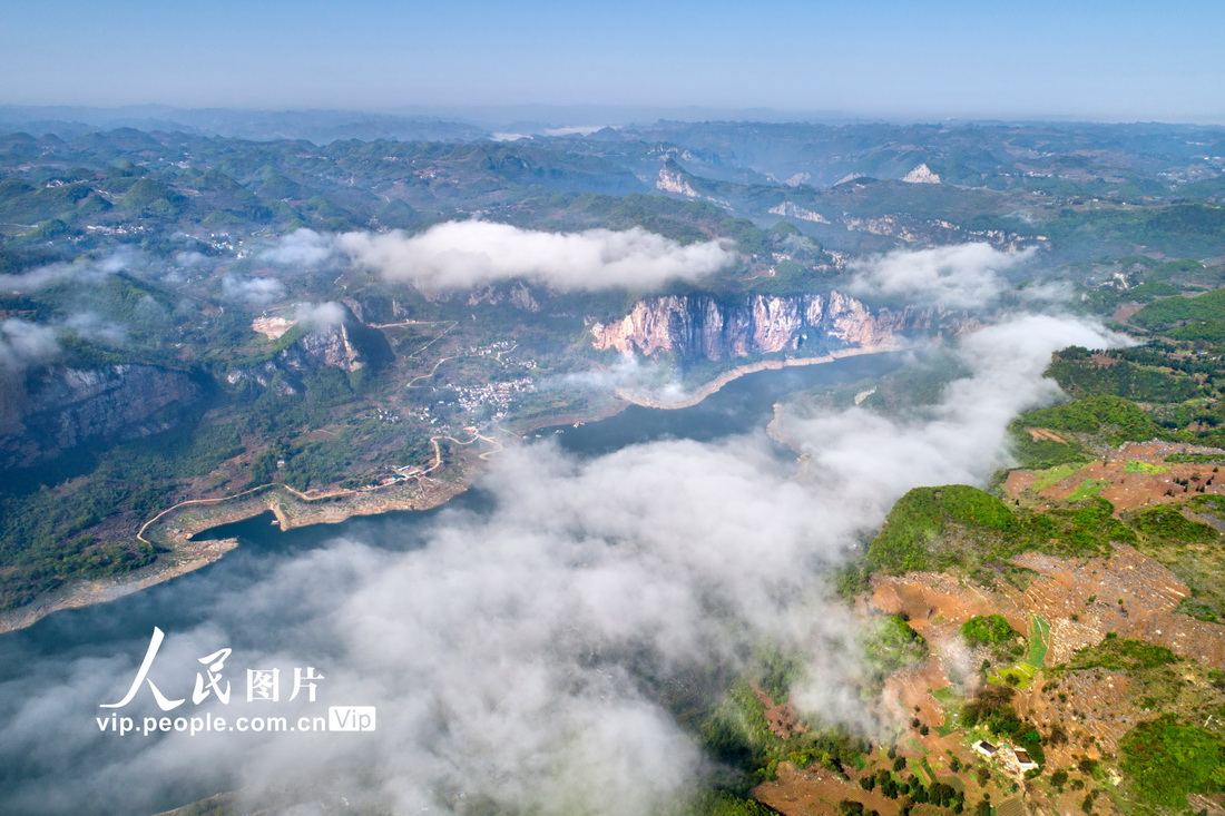 2022年4月3日拍攝的貴州省黔西市新仁苗族鄉(xiāng)境內(nèi)的烏江一級支流六沖河。